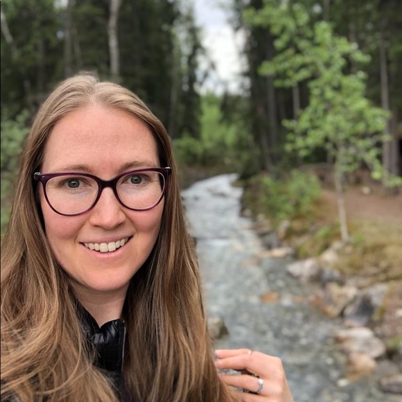 Meet your Posher, Nicki - Picture 1 of 2